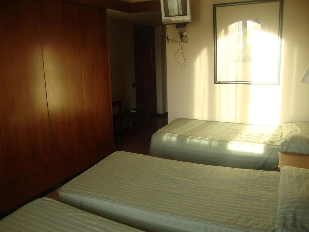 Hostal Victor Oliana Guest house